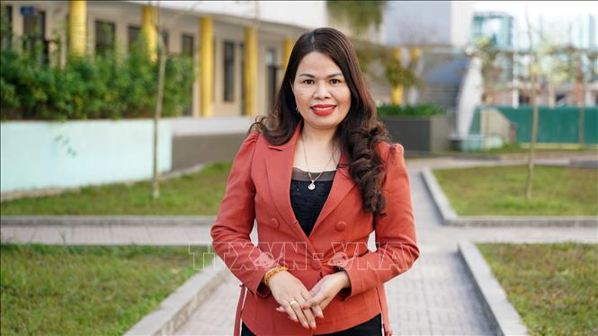 Bà Đoàn Thị Thanh Huyền, Phó Bí thư Đảng bộ, Phó Hiệu trưởng Trường THCS Lê Văn Thiêm (tỉnh Hà Tĩnh), mong muốn Đại hội XIV có những quyết sách lớn về giáo dục. Ảnh: Hữu Quyết - TTXVN