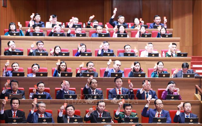 Đại biểu biểu quyết thông qua Quy chế làm việc của Đại hội. Ảnh: TTXVN