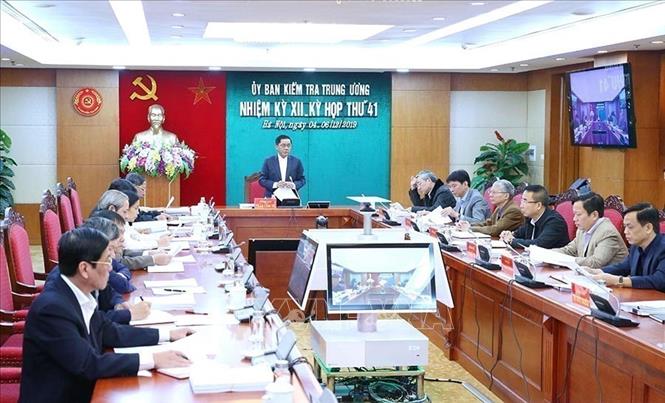Công tác đấu tranh phòng, chống tham nhũng đã được lãnh đạo, chỉ đạo quyết liệt, bài bản, đi vào chiều sâu, có bước tiến mạnh, đạt nhiều kết quả cụ thể rất quan trọng, toàn diện, rõ rệt. Trong ảnh: Kỳ họp thứ 41 Ủy ban Kiểm tra Trung ương, từ 4-6/12/2019 dưới sự chủ trì của đồng chí Trần Cẩm Tú, Bí thư Trung ương Đảng, Chủ nhiệm Ủy ban Kiểm tra Trung ương. Ảnh: Phương Hoa – TTXVN