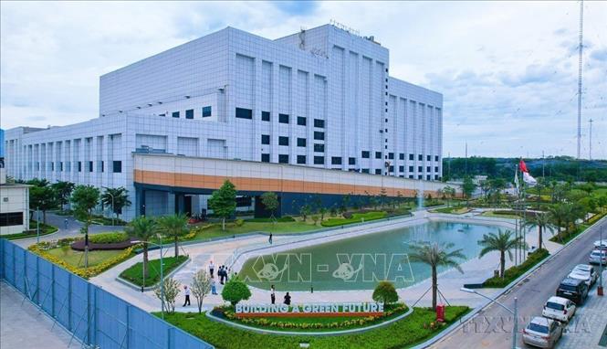 Đảng đã xác định rõ bảo vệ môi trường, ứng phó với biến đổi khí hậu và bảo tồn đa dạng sinh học là yêu cầu gắn liền với phát triển kinh tế – xã hội, không thể tách rời hay xem nhẹ. Trong ảnh: Nhà máy điện rác Seraphin (Tập đoàn AMACCAO) là nhà máy lớn thứ 2 Đông Nam Á áp dụng công nghệ biến rác thải thành điện với 100% vốn đầu tư trong nước. Ảnh: Thành Phương – TTXVN