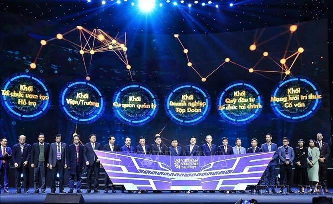 Khoa học, công nghệ, đổi mới sáng tạo và chuyển đổi số tiếp tục được xác định là động lực phát triển. Trong ảnh: Trung tâm Đổi mới sáng tạo Quốc gia (Bộ Kế hoạch và Đầu tư) phối hợp với Quỹ Golden Geta Ventures (GGV - Quỹ đầu tư mạo hiểm) tổ chức Diễn đàn Quỹ đầu tư Khởi nghiệp sáng tạo Việt Nam 2022. Ảnh: Tuấn Anh - TTXVN