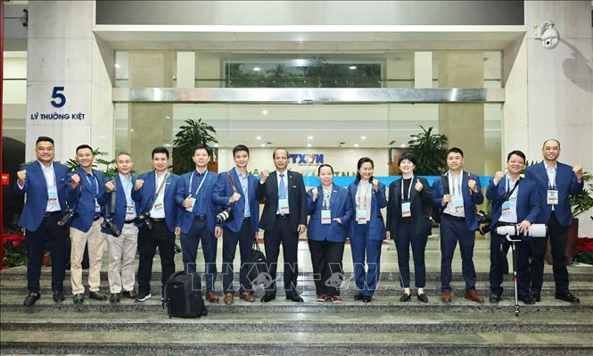 Phóng viên Ban biên tập Ảnh (Thông tấn xã Việt Nam) ra quân thực hiện chiến dịch thông tin Đại hội XIV của Đảng. Ảnh: TTXVN