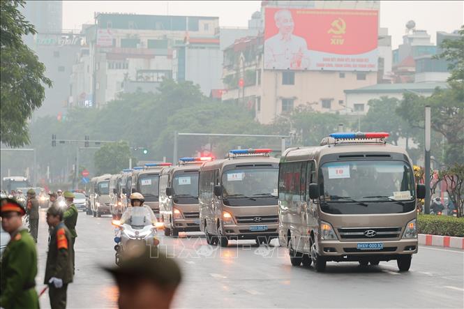 Đoàn xe đưa các đại biểu đến Trung tâm Hội nghị Quốc gia. Ảnh: TTXVN