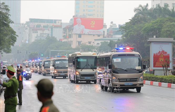 Đoàn xe đưa các đại biểu đến Trung tâm Hội nghị Quốc gia. Ảnh: TTXVN