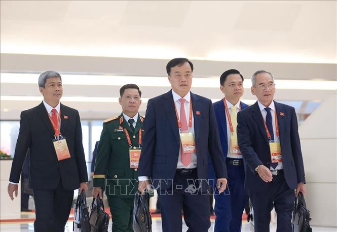 Các đại biểu đến dự phiên khai mạc Đại hội XIV của Đảng. Ảnh: TTXVN