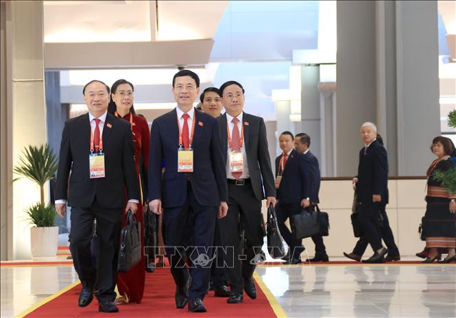 Các đại biểu đến dự phiên khai mạc Đại hội XIV của Đảng. Ảnh: TTXVN