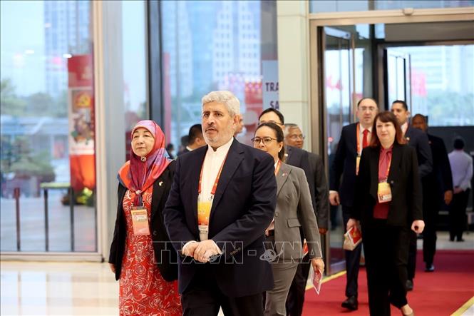 Các đại biểu quốc tế đến dự phiên khai mạc Đại hội XIV của Đảng. Ảnh: TTXVN