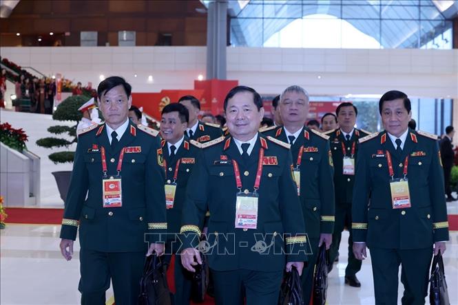 Đại biểu Đoàn Đảng bộ Quân đội đến dự phiên khai mạc Đại hội XIV của Đảng. Ảnh: TTXVN