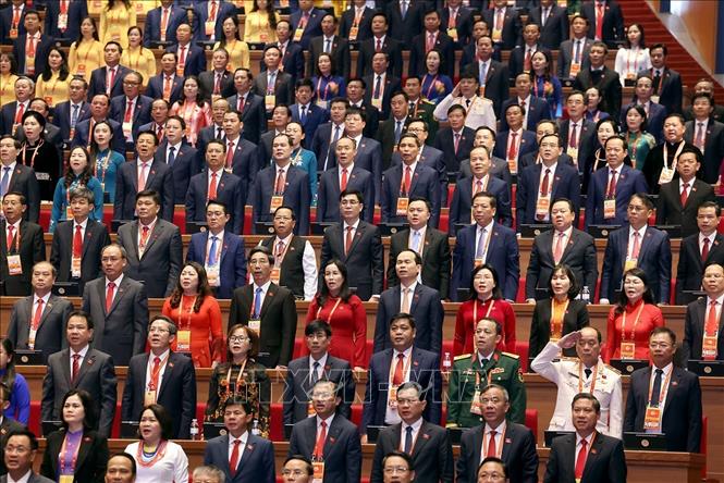 Các đại biểu thực hiện nghi lễ chào cờ. Ảnh: TTXVN