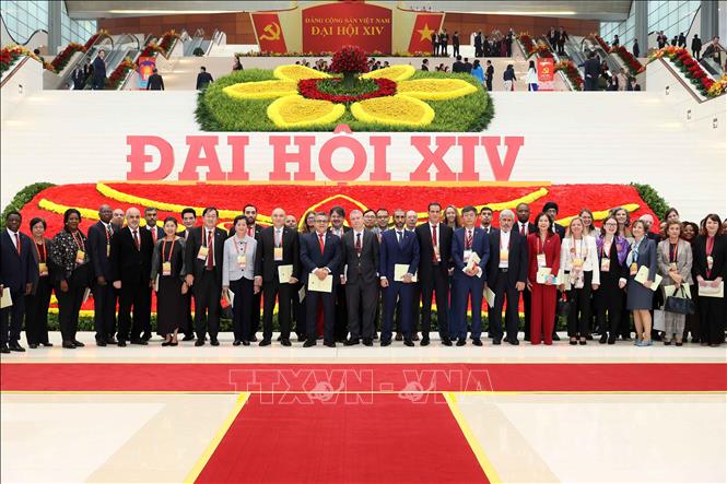 Các đại biểu quốc tế dự phiên khai mạc Đại hội XIV của Đảng. Ảnh: TTXVN