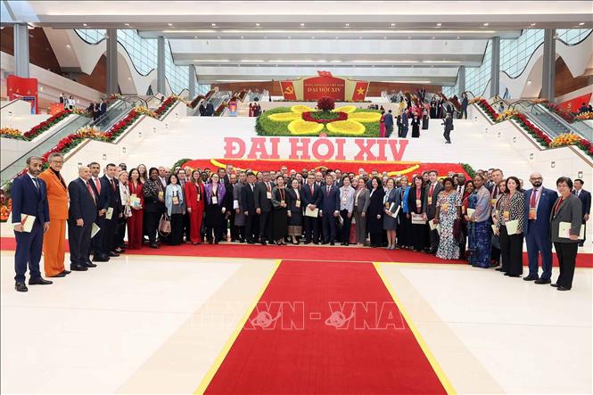 Các đại biểu quốc tế dự phiên khai mạc Đại hội XIV của Đảng. Ảnh: TTXVN