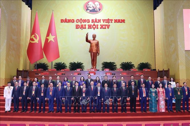 Lãnh đạo Đảng, Nhà nước chụp ảnh lưu niệm với Đoàn đại biểu Đảng bộ tỉnh Quảng Trị dự Đại hội XIV của Đảng. Ảnh: TTXVN