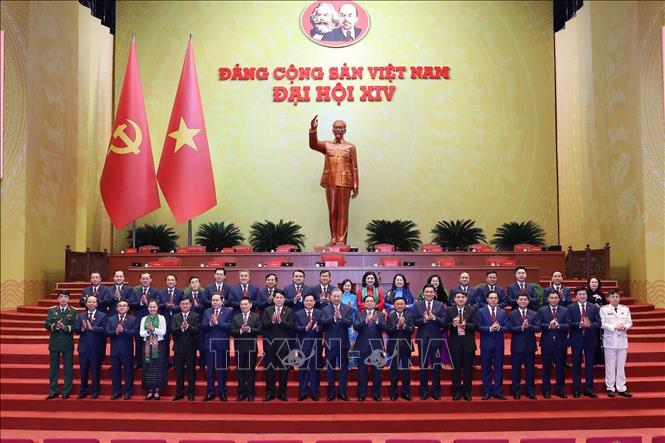 Lãnh đạo Đảng, Nhà nước chụp ảnh lưu niệm với Đoàn đại biểu Đảng bộ tỉnh Nghệ An dự Đại hội XIV của Đảng. Ảnh: TTXVN