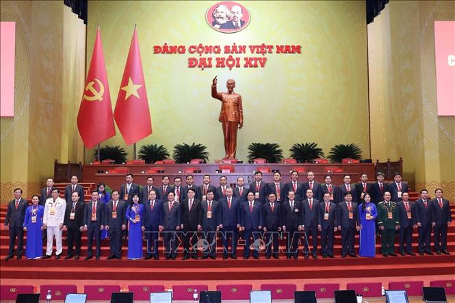 Lãnh đạo Đảng, Nhà nước chụp ảnh lưu niệm với Đoàn đại biểu Đảng bộ tỉnh An Giang dự Đại hội XIV của Đảng. Ảnh: TTXVN