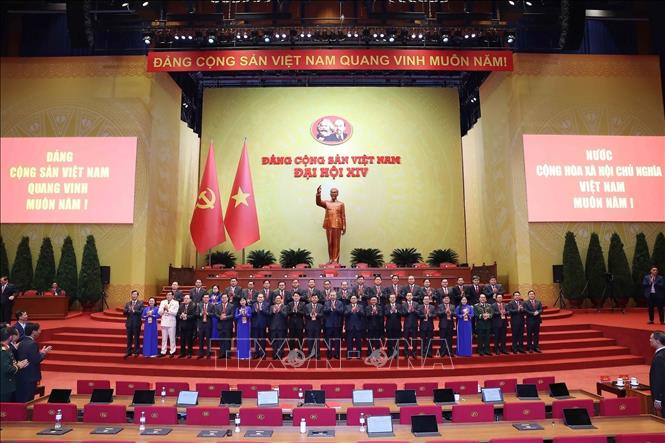 Lãnh đạo Đảng, Nhà nước chụp ảnh lưu niệm với Đoàn đại biểu Đảng bộ tỉnh An Giang dự Đại hội XIV của Đảng. Ảnh: TTXVN