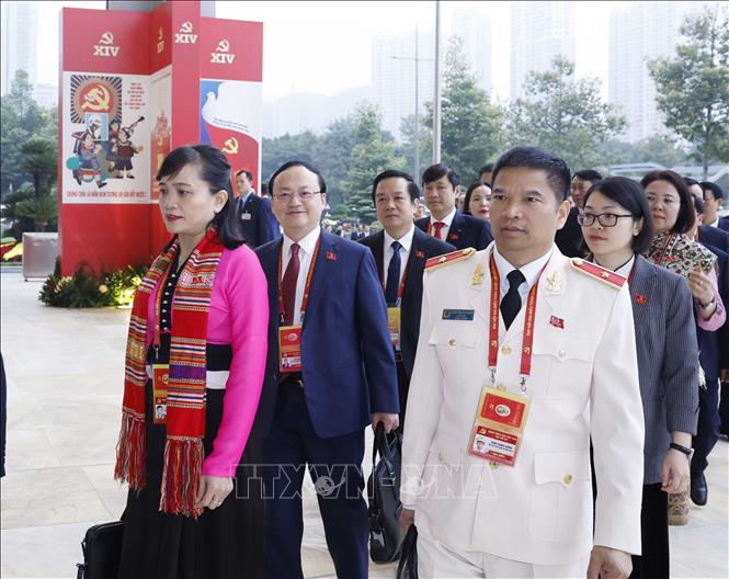 Các đại biểu đến dự phiên khai mạc Đại hội XIV của Đảng. Ảnh: TTXVN