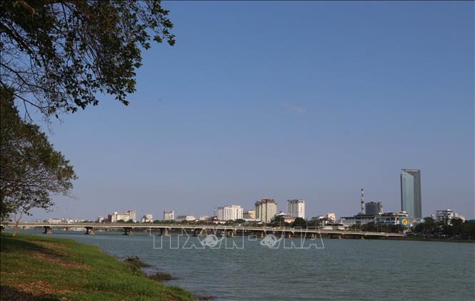 A view of Hue city from the northern bank of Huong River. VNA Photo: Nguyên Lý 