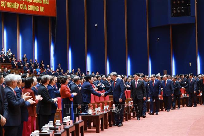 Tổng Bí thư Tô Lâm cùng các đồng chí lãnh đạo Đảng, Nhà nước với các đại biểu. Ảnh: TTXVN