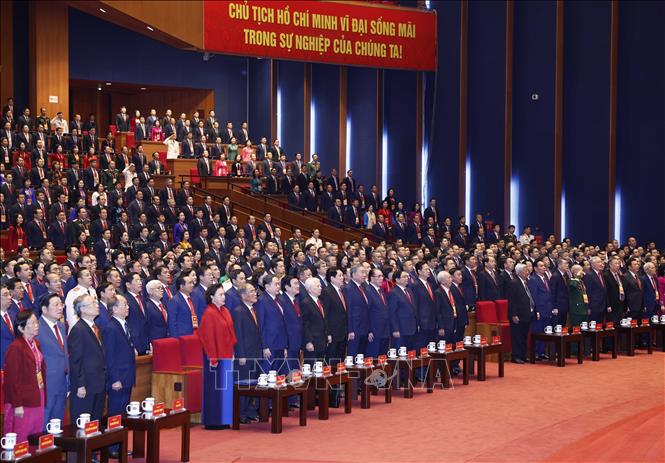 Các đồng chí lãnh đạo, nguyên lãnh đạo Đảng, Nhà nước và các đại biểu dự phiên khai mạc. Ảnh: TTXVN