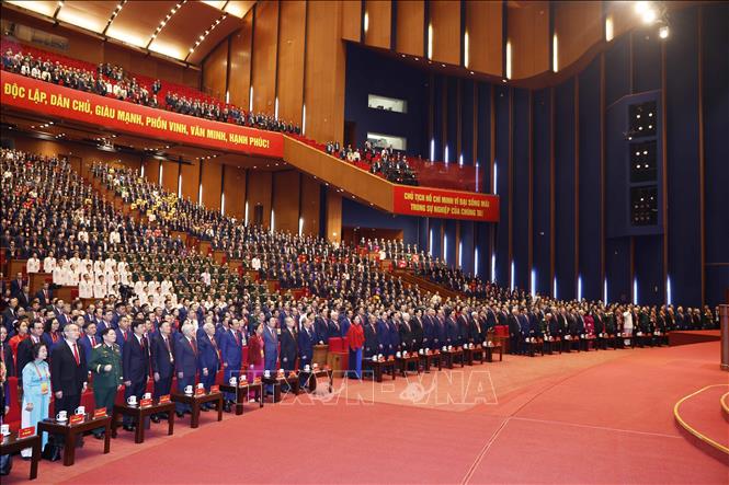 Các đồng chí lãnh đạo, nguyên lãnh đạo Đảng, Nhà nước và các đại biểu dự phiên khai mạc. Ảnh: TTXVN