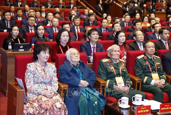 Nguyên Phó Chủ tịch nước Nguyễn Thị Bình cùng các đại biểu dự phiên khai mạc. Ảnh: TTXVN