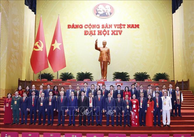 Lãnh đạo Đảng, Nhà nước chụp ảnh lưu niệm với Đoàn đại biểu Đảng bộ tỉnh Quảng Ngãi dự Đại hội XIV của Đảng. Ảnh: TTXVN