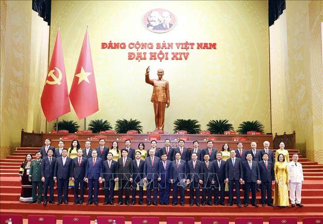 Lãnh đạo Đảng, Nhà nước chụp ảnh lưu niệm với Đoàn đại biểu Đảng bộ tỉnh Khánh Hòa dự Đại hội XIV của Đảng. Ảnh: TTXVN