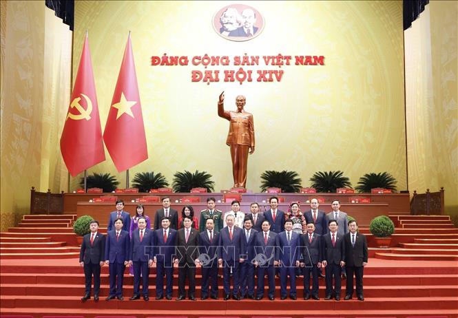 Lãnh đạo Đảng, Nhà nước chụp ảnh lưu niệm với Đoàn đại biểu Đảng bộ tỉnh Điện Biên dự Đại hội XIV của Đảng. Ảnh: TTXVN
