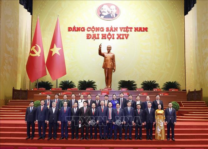 Lãnh đạo Đảng, Nhà nước chụp ảnh lưu niệm với Đoàn đại biểu Đảng bộ tỉnh Hà Tĩnh dự Đại hội XIV của Đảng. Ảnh: TTXVN