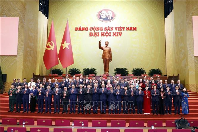Lãnh đạo Đảng, Nhà nước chụp ảnh lưu niệm với Đoàn đại biểu Đảng bộ tỉnh Phú Thọ dự Đại hội XIV của Đảng. Ảnh: TTXVN