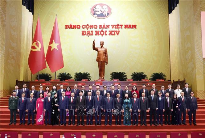 Lãnh đạo Đảng, Nhà nước chụp ảnh lưu niệm với Đoàn đại biểu Đảng bộ tỉnh Bắc Ninh dự Đại hội XIV của Đảng. Ảnh: TTXVN