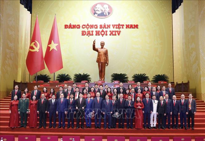 Lãnh đạo Đảng, Nhà nước chụp ảnh lưu niệm với Đoàn đại biểu Đảng bộ thành phố Cần Thơ dự Đại hội XIV của Đảng. Ảnh: TTXVN