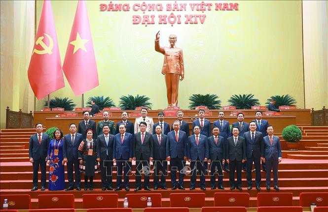 Lãnh đạo Đảng, Nhà nước chụp ảnh lưu niệm với Đoàn đại biểu Đảng bộ tỉnh Lai Châu dự Đại hội XIV của Đảng. Ảnh: TTXVN