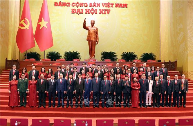 Lãnh đạo Đảng, Nhà nước chụp ảnh lưu niệm với Đoàn đại biểu Đảng bộ thành phố Cần Thơ dự Đại hội XIV của Đảng. Ảnh: TTXVN