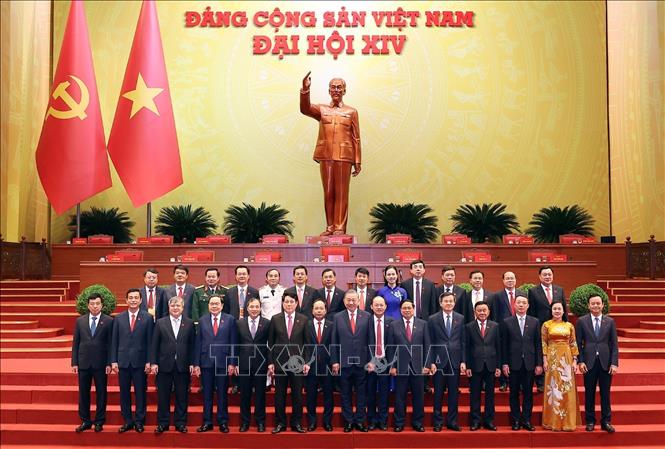 Lãnh đạo Đảng, Nhà nước chụp ảnh lưu niệm với Đoàn đại biểu Đảng bộ tỉnh Hà Tĩnh dự Đại hội XIV của Đảng. Ảnh: TTXVN 