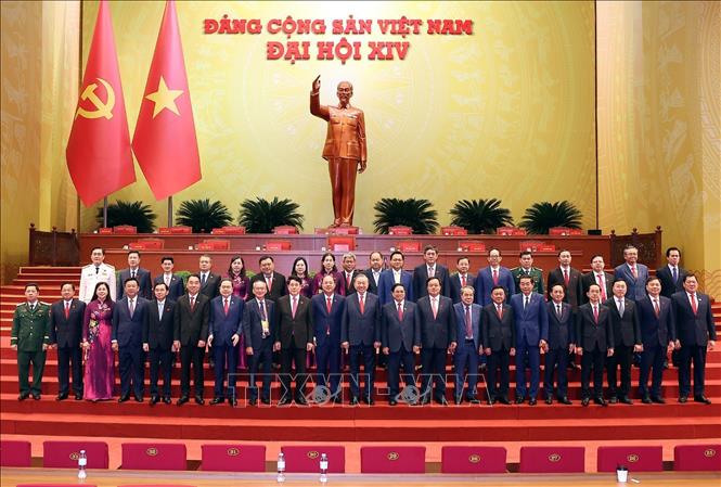 Lãnh đạo Đảng, Nhà nước chụp ảnh lưu niệm với Đoàn đại biểu Đảng bộ tỉnh Cà Mau dự Đại hội XIV của Đảng. Ảnh: TTXVN 