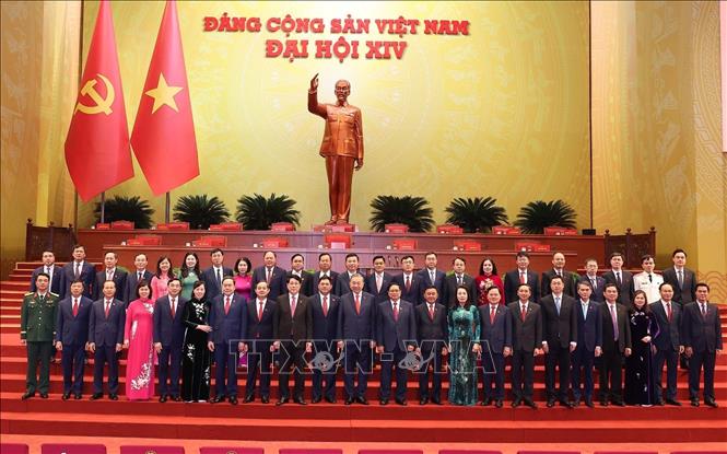 Lãnh đạo Đảng, Nhà nước chụp ảnh lưu niệm với Đoàn đại biểu Đảng bộ tỉnh Bắc Ninh dự Đại hội XIV của Đảng. Ảnh: TTXVN 