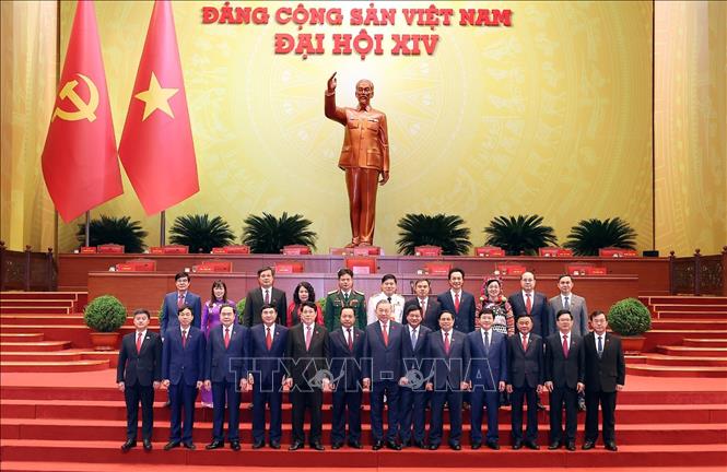 Lãnh đạo Đảng, Nhà nước chụp ảnh lưu niệm với Đoàn đại biểu Đảng bộ tỉnh Điện Biên dự Đại hội XIV của Đảng. Ảnh: TTXVN 