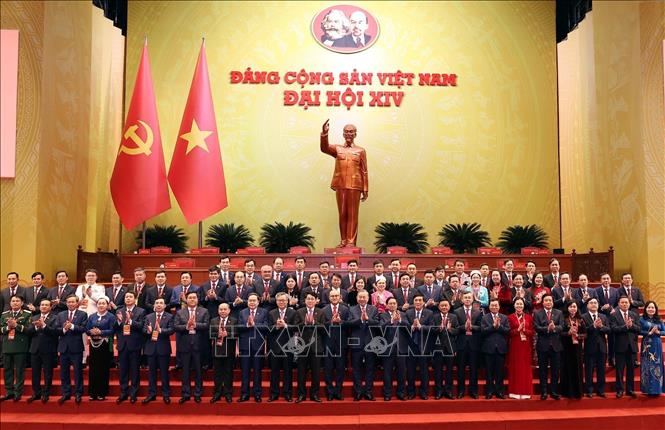 Lãnh đạo Đảng, Nhà nước chụp ảnh lưu niệm với Đoàn đại biểu Đảng bộ tỉnh Phú Thọ dự Đại hội XIV của Đảng. Ảnh: TTXVN 