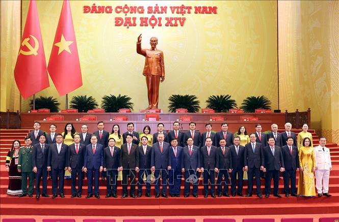 Lãnh đạo Đảng, Nhà nước chụp ảnh lưu niệm với Đoàn đại biểu Đảng bộ tỉnh Khánh Hòa dự Đại hội XIV của Đảng. Ảnh: TTXVN 