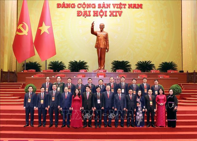 Lãnh đạo Đảng, Nhà nước chụp ảnh lưu niệm với Đoàn đại biểu Đảng bộ tỉnh Lạng Sơn dự Đại hội XIV của Đảng. Ảnh: TTXVN 