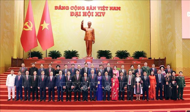 Lãnh đạo Đảng, Nhà nước chụp ảnh lưu niệm với Đoàn đại biểu Đảng bộ tỉnh Tuyên Quang dự Đại hội XIV của Đảng. Ảnh: TTXVN 