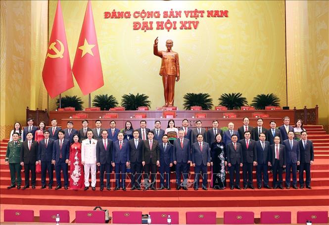 Lãnh đạo Đảng, Nhà nước chụp ảnh lưu niệm với Đoàn đại biểu Đảng bộ tỉnh Thanh Hóa dự Đại hội XIV của Đảng. Ảnh: TTXVN 