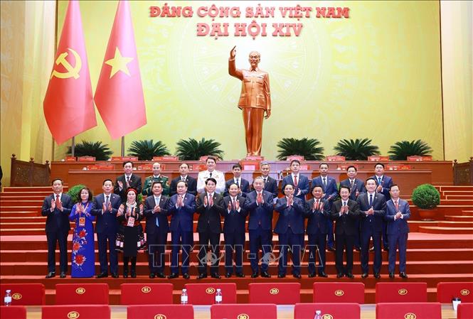 Lãnh đạo Đảng, Nhà nước chụp ảnh lưu niệm với Đoàn đại biểu Đảng bộ tỉnh Lai Châu dự Đại hội XIV của Đảng. Ảnh: TTXVN