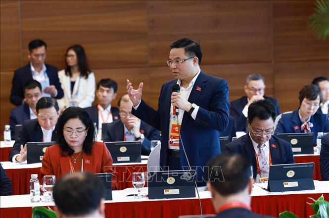 Quyền Bộ trưởng Bộ Công Thương Lê Mạnh Hùng phát biểu thảo luận tại Đoàn. Ảnh: TTXVN 