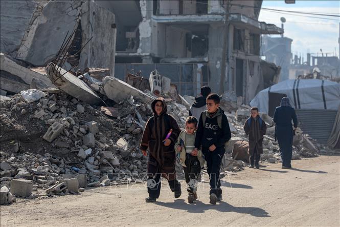 Người dân tại thành phố Gaza ngày 15/1/2026. Ảnh: THX/TTXVN
