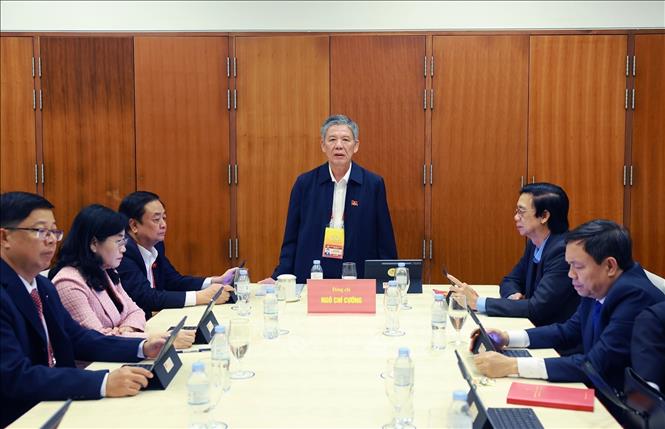 Đoàn Đảng bộ tỉnh Đồng Tháp thảo luận tại Đoàn. Ảnh: TTXVN
