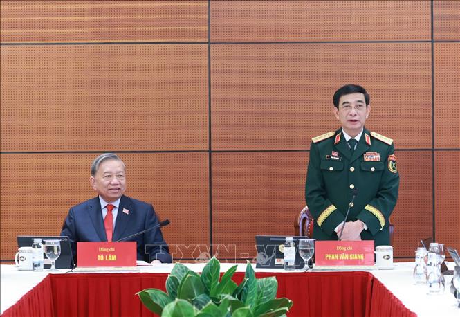 Đại tướng Phan Văn Giang, Ủy viên Bộ Chính trị, Phó Bí thư Quân ủy Trung ương, Bộ trưởng Bộ Quốc phòng phát biểu thảo luận tại Đoàn. Ảnh: TTXVN
 