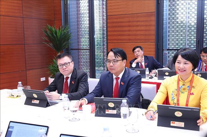 Đoàn Đảng bộ tỉnh Lâm Đồng thảo luận các văn kiện Đại hội tại Đoàn. Ảnh: TTXVN