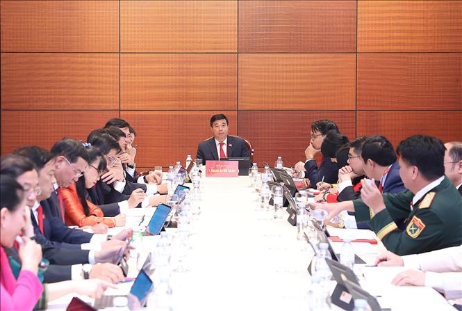 Đoàn Đảng bộ tỉnh Lâm Đồng thảo luận các văn kiện Đại hội. Ảnh: TTXVN